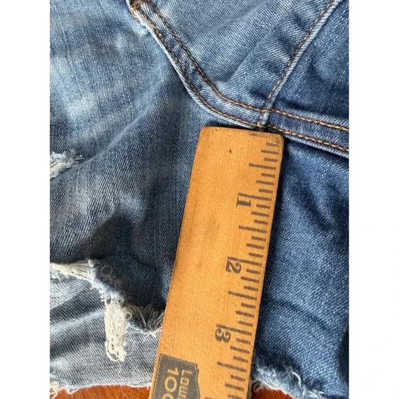 Universal Thread Woman's Distressed Jean Shorts Blue Size 4 Raw Hem Stretch - Picture 7 of 7